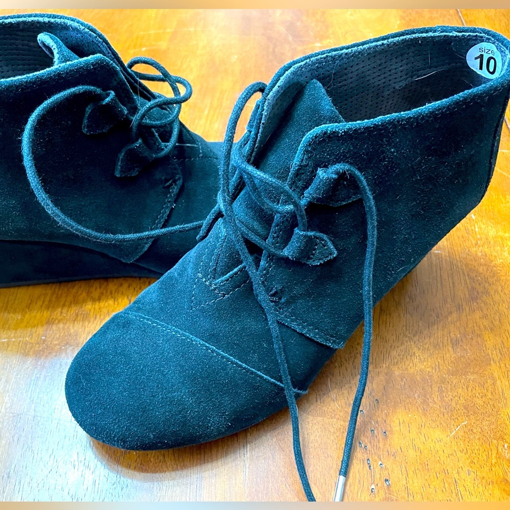 Tom's black suede booties, 10 wide, worn 3x